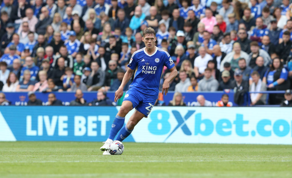 ác động của sự hợp tác giữa Leicester City và 8xbet đối với người hâm mộ và cộng đồng